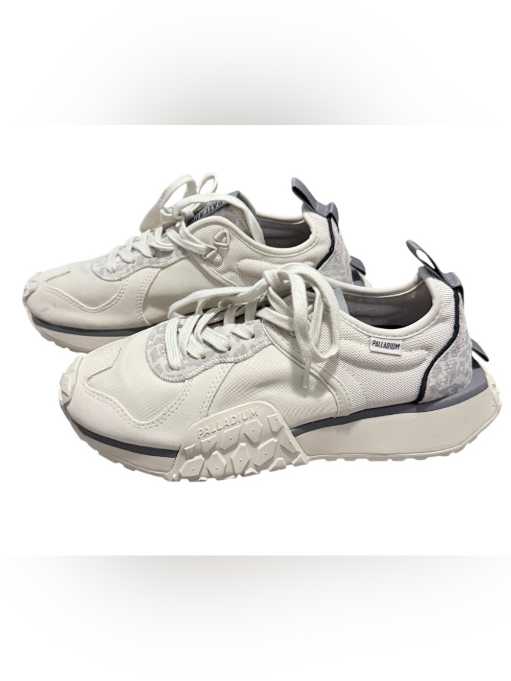 NWOT Palladium Troop Runner 8.5 lace up breathable white cap gray sneakers